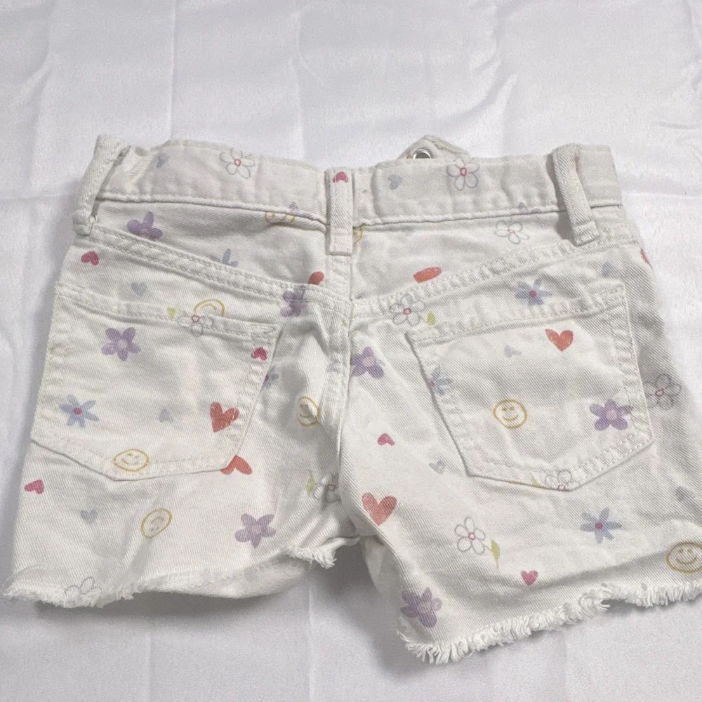 Old Navy Girls 8 White Denim Cut-Off Shorts Hearts Flower Smiley Button Pockets